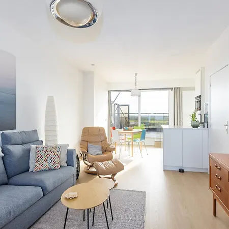 Rooftop Escape In Apartment *