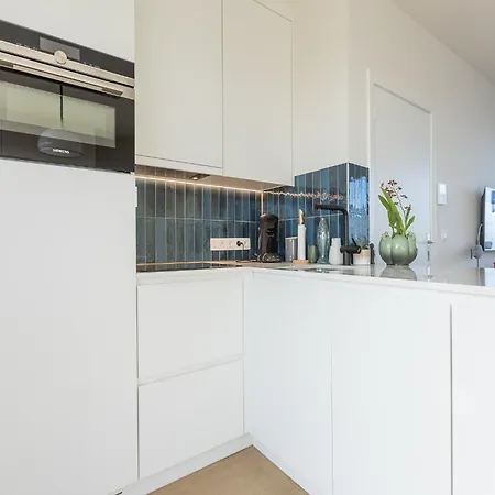 Rooftop Escape In Apartment *